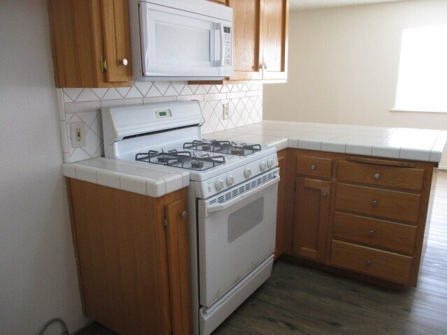 Building Photo - SW Visalia Home coming soon!!