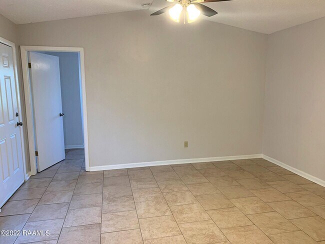 Building Photo - 220 Briarcliff Dr