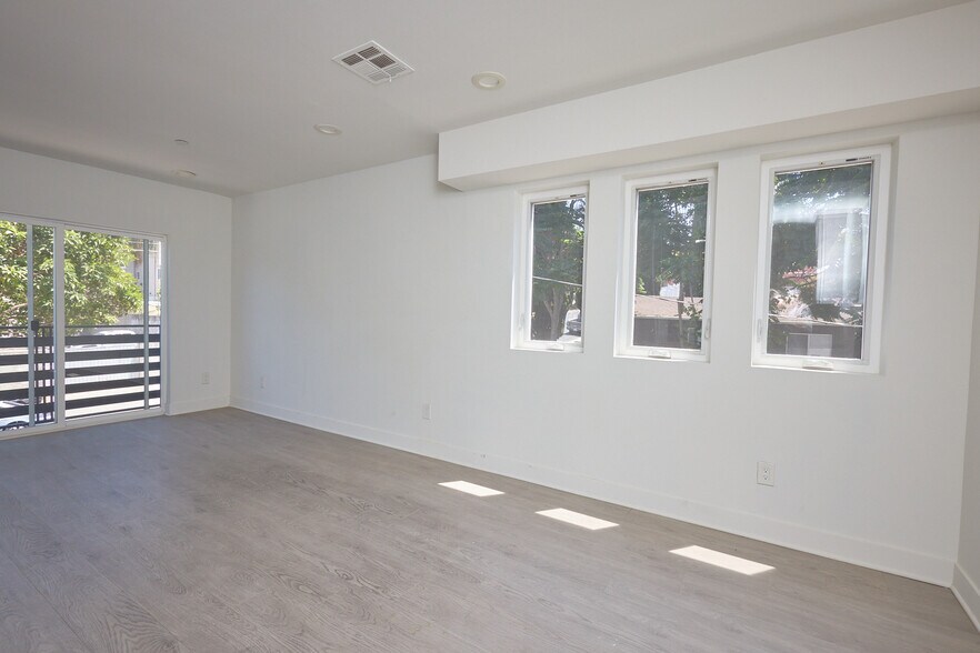 Building Photo - 125 N Mountain View Ave