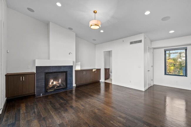 Building Photo - 203 S Marion St Pkwy