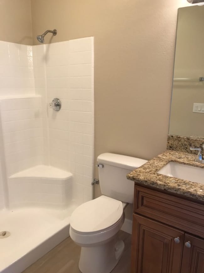Building Photo - COMING SOON!! 2 Bed 2.5 Bath Apartment in ...