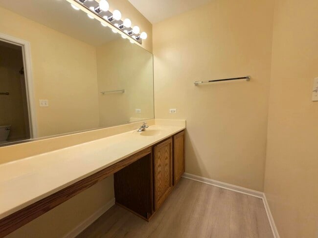 Building Photo - 3045 Kentshire Cir
