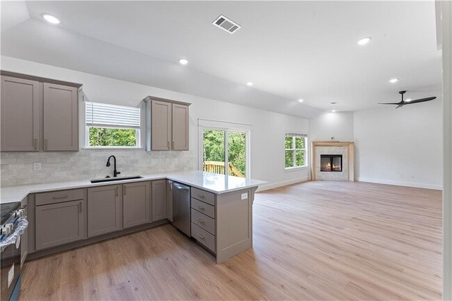 Building Photo - 17 Westmorland Dr