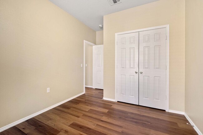 Building Photo - Glowing 3 Bedroom, 2 Bath Home Near Walter...