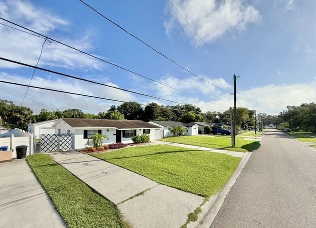 Building Photo - 641 72nd Ave N