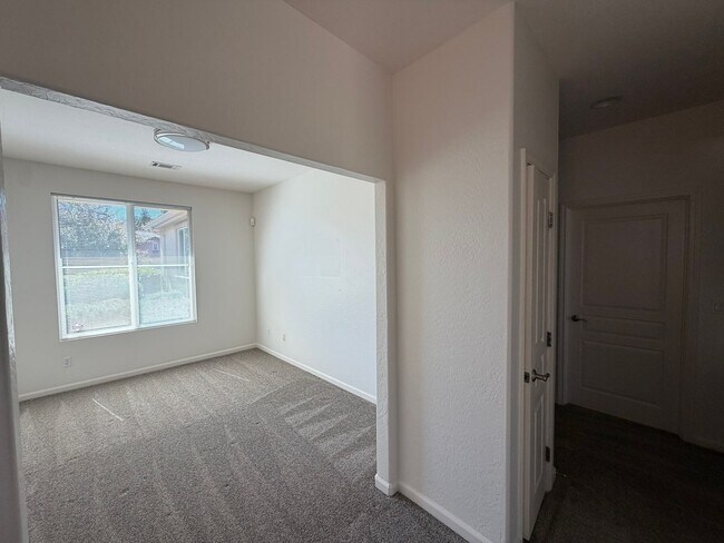 Building Photo - 55+ Del Webb home in Somersett
