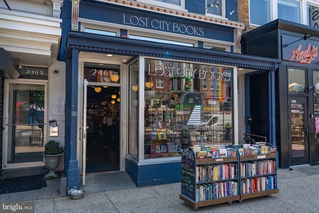 Building Photo - 2460 Ontario Rd NW