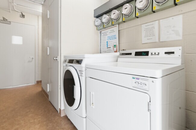 Building Photo - 1 Gold St