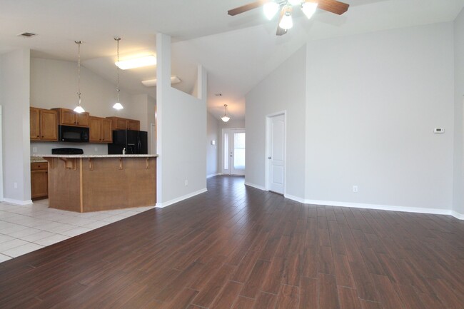 Building Photo - Updated 4BR Home Near NAS - Split Floor Pl...