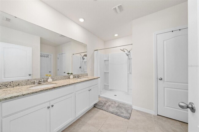 Building Photo - 687 Griffon Ave