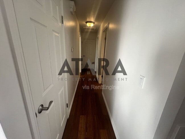 Building Photo - 9111 Parakeet Dr