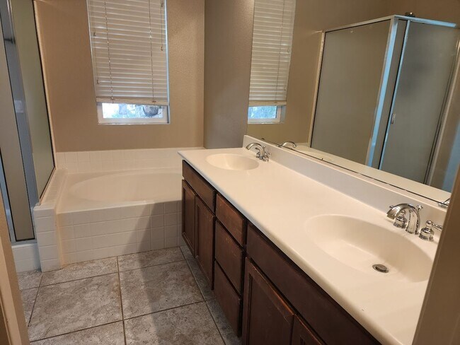 Building Photo - Two Story 3 Bedroom Townhome with 2 Car Garage in Gated Community