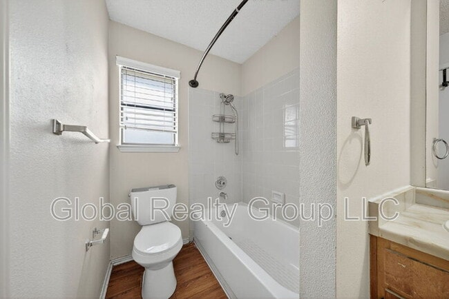 Building Photo - 309 Meadow Dr