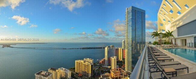 Building Photo - 1300 Brickell Bay Dr