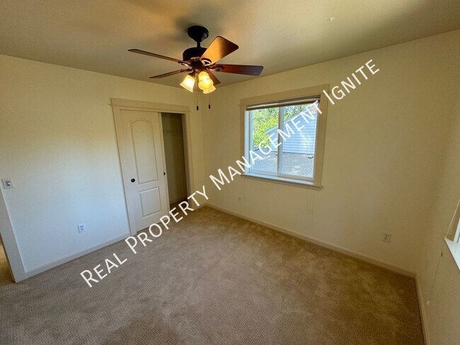 Building Photo - Immaculate Westside Home in the Pine Trees