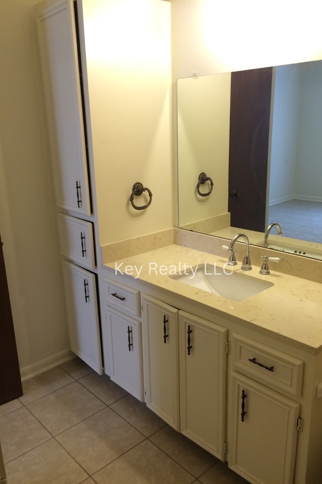 Building Photo - 6016 Quail Ridge