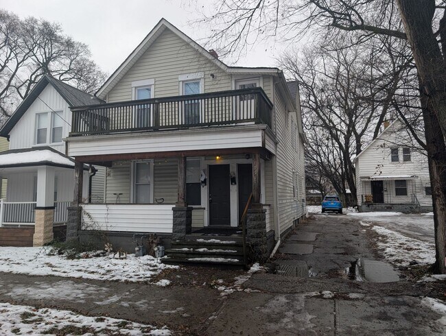 Building Photo - 1955 W 58th-Lower