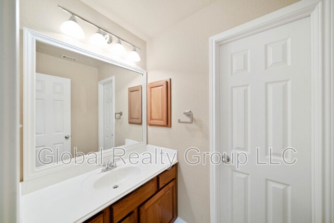 Building Photo - 431 Calm Springs