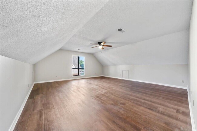 Building Photo - 7559 Cross Village Dr