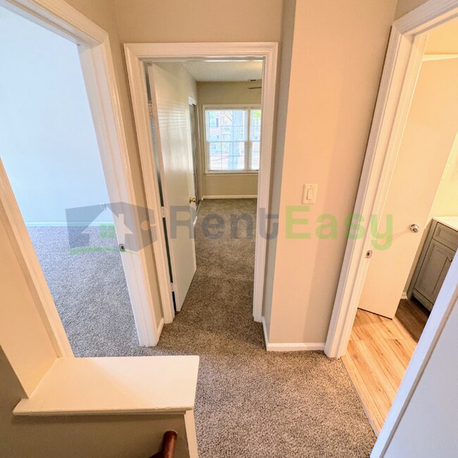 Building Photo - 401 Henley Ct