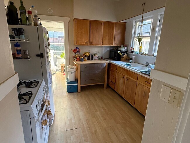 Building Photo - Beautiful 4-Bedroom Home in the Heart of Wallingford