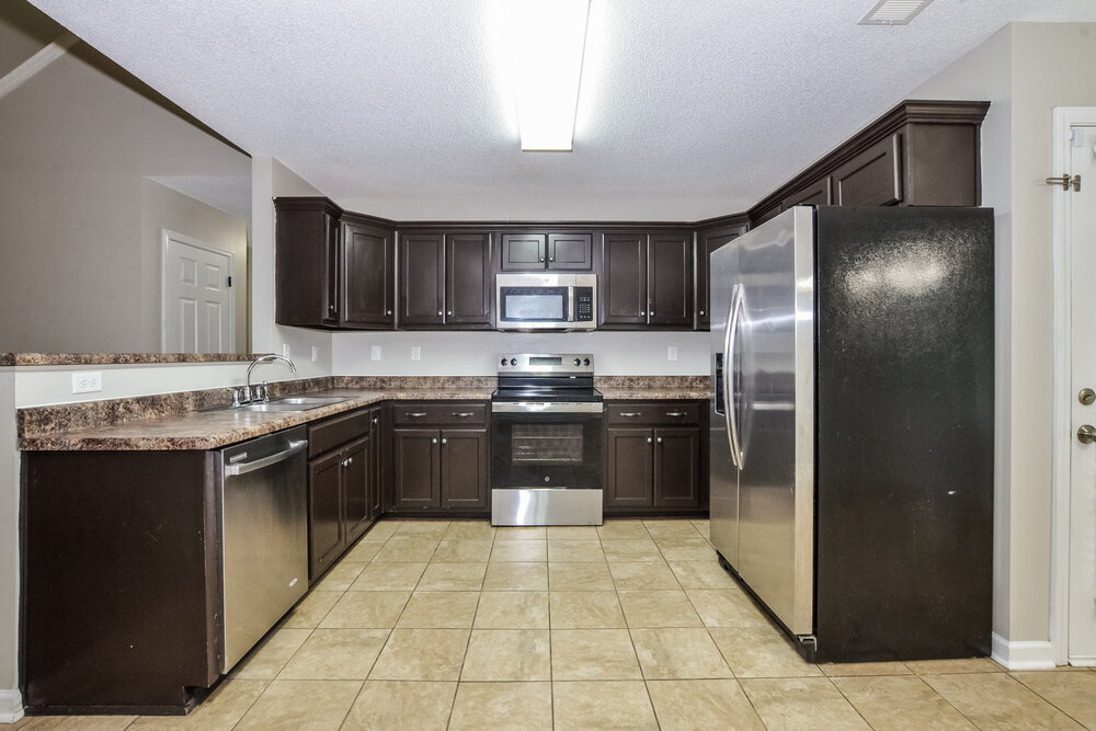 Building Photo - 7868 Ridgedale Dr