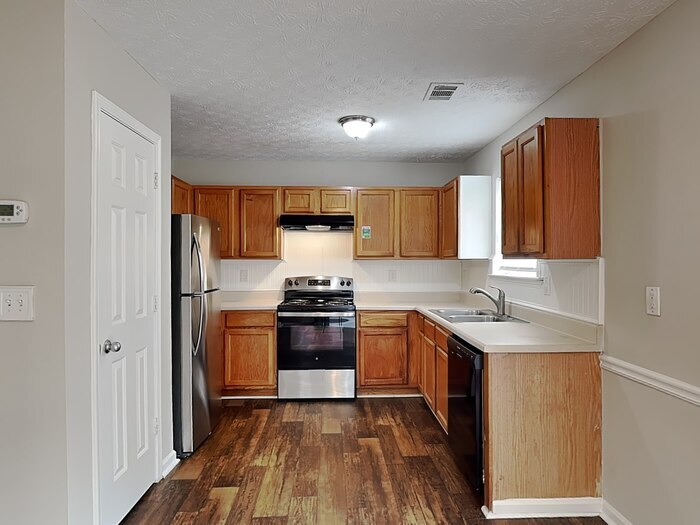 Building Photo - 488 Old Tree Dr