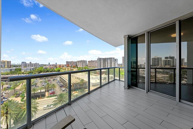 Building Photo - 17121 Collins Ave