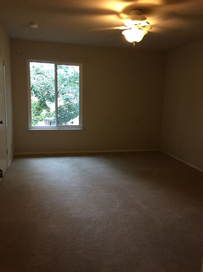 Building Photo - 2128 Bueno Dr