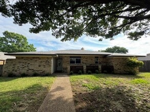 Building Photo - 1922 Kensington Dr