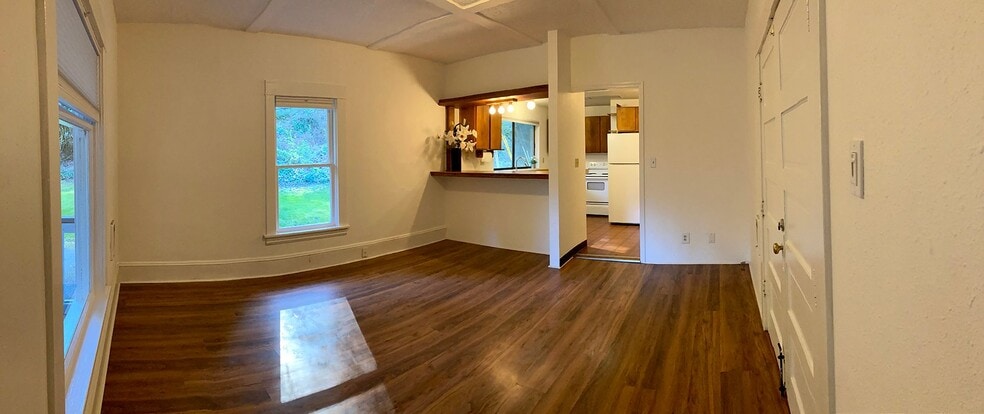 Building Photo - 6021 NW 60th Ave