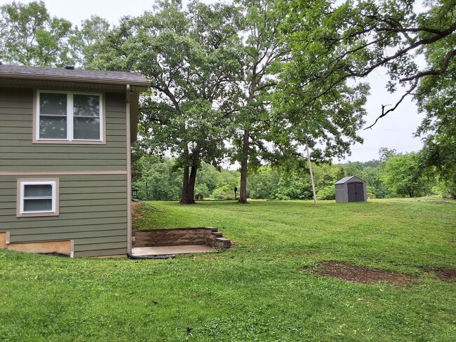 Building Photo - Beautiful 4 Bedroom 2 Bath Home