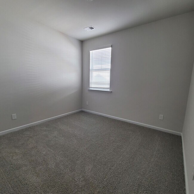 Building Photo - Brand New 4 bedroom, 2 bathroom house located in the desirable Brunswick Forest community in Leland