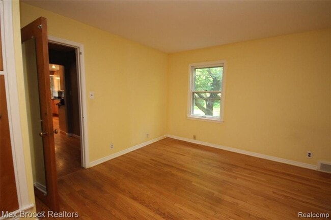 Building Photo - 702 Hendrie Blvd