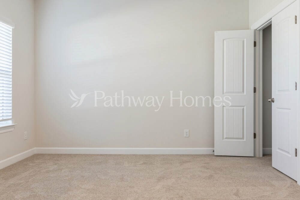 Building Photo - 2327 Alberto Dr