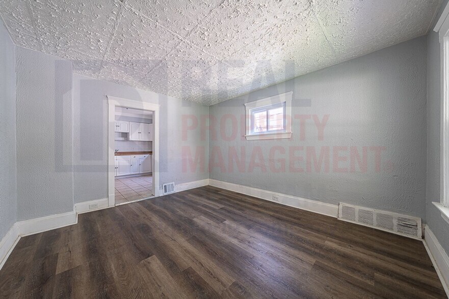 Building Photo - 2040 W 103rd St