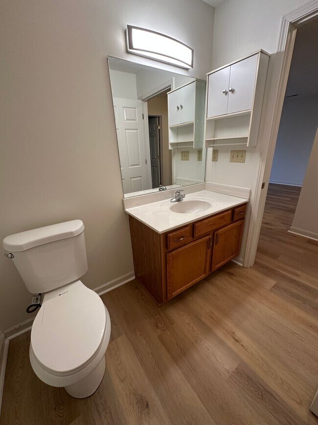 Building Photo - 2 Bedroom / 1 Bath Home Kingsport TN