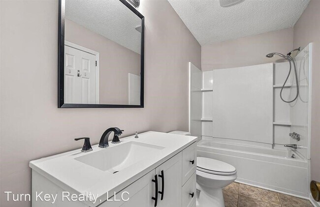 Building Photo - 2 br, 1.5 bath House - 2475 Hampstead Drive
