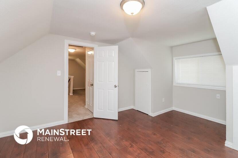 Building Photo - 161 E Shore Dr