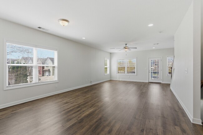 Building Photo - 114 Walden Village Ct