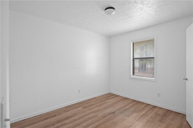 Building Photo - 1008 Davis St