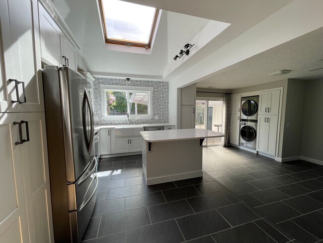 Building Photo - Updated 3 bedroom, 2 bath home