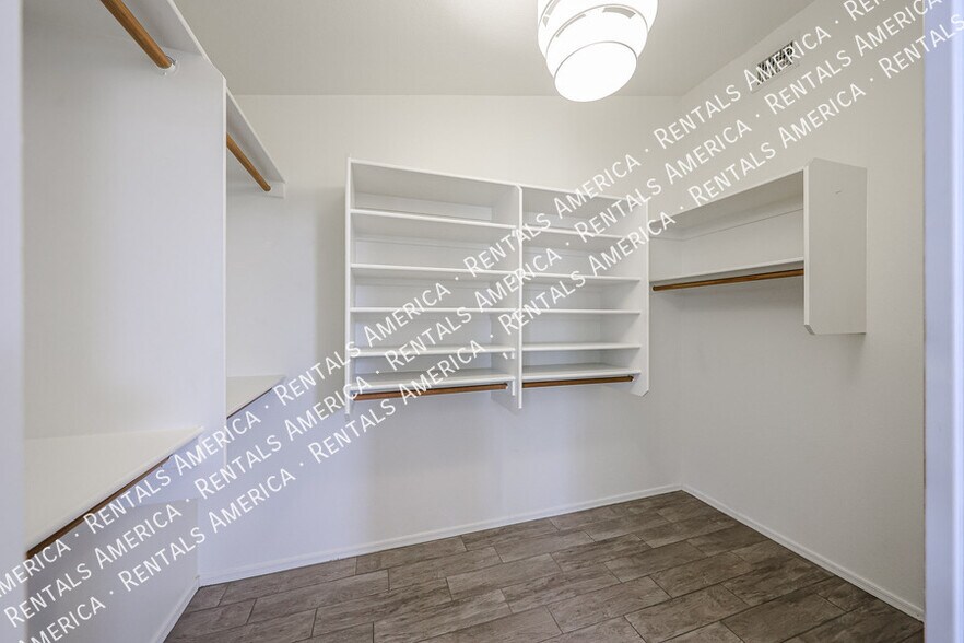 Building Photo - 153 S Garnet Rd