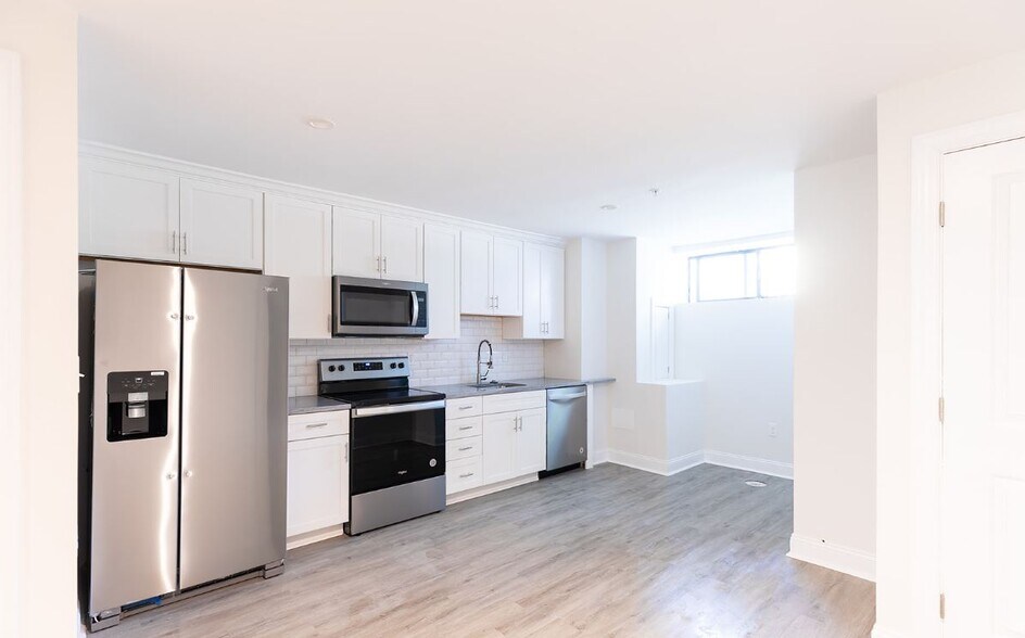 Building Photo - 701 8th St NE