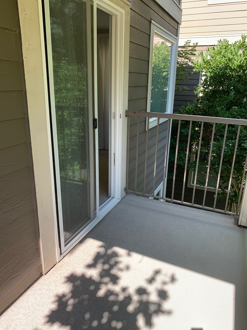 Building Photo - Issaquah Condo