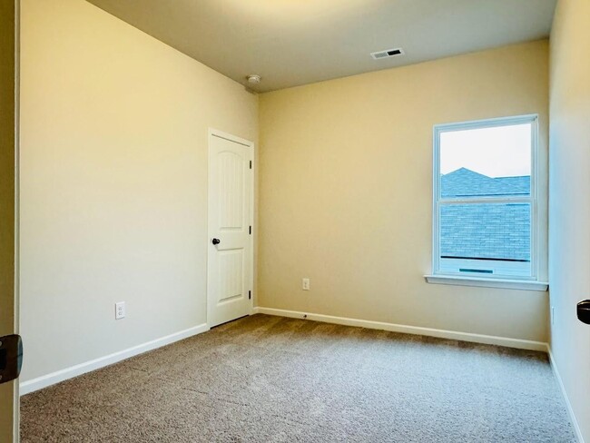 Building Photo - 4 Bedroom Single Family Detached for Rent
