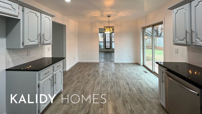 Building Photo - 12510 Maple Ridge Rd