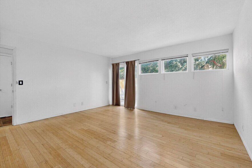 Building Photo - 5528 Overlook Dr NE