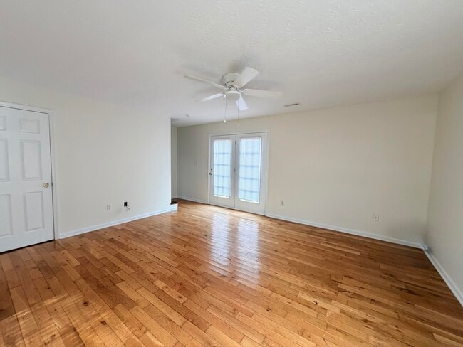 Building Photo - 236 Wayne Dr