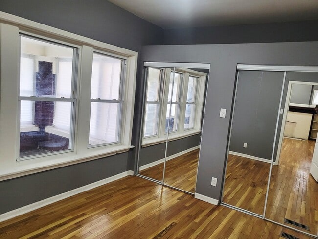 Building Photo - 2521 E 72nd Pl